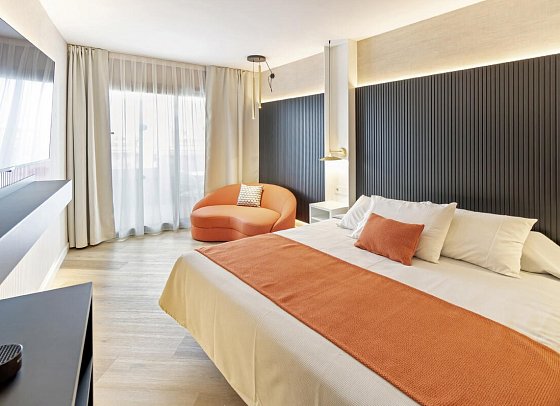 Golden Port Salou & Spa - Wohnbeispiel Doppelzimmer Premium oberste Etage (Zimmercodierung UM3)