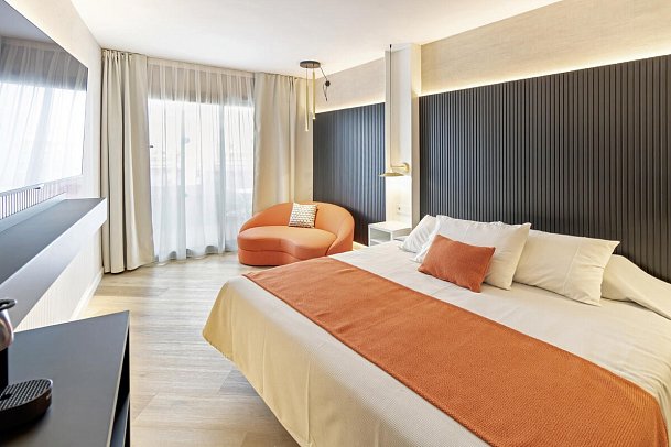 Golden Port Salou & Spa - Wohnbeispiel Doppelzimmer Premium oberste Etage (Zimmercodierung UM3)