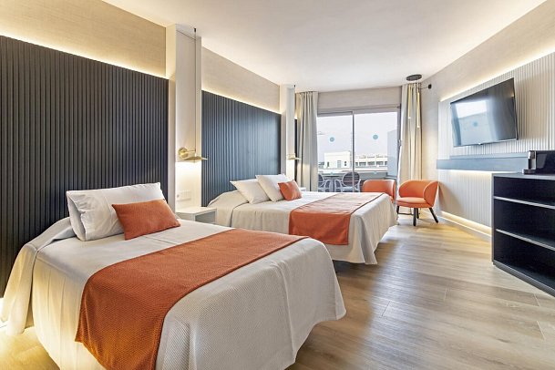 Golden Port Salou & Spa - Wohnbeispiel Doppelzimmer Premium oberste Etage (Zimmercodierung UM3)