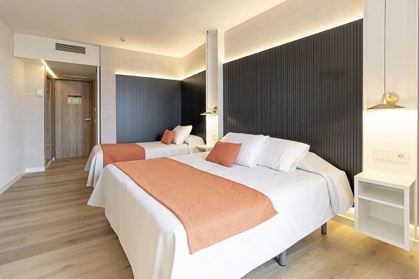 Golden Port Salou & Spa - Wohnbeispiel Doppelzimmer Premium oberste Etage (Zimmercodierung UM3)
