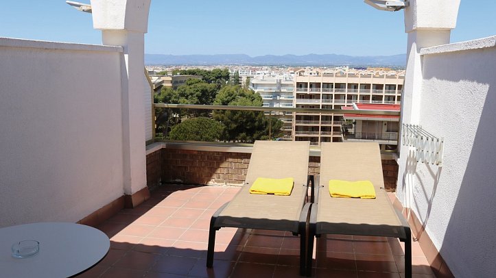 Golden Port Salou & Spa - Balkonbeispiel Doppelzimmer Premium oberste Etage (Zimmercodierung UM3)