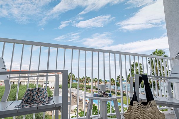 Estival ElDorado - Balkonbeispiel Doppelzimmer Meerblick (Zimmercodierung DBM)