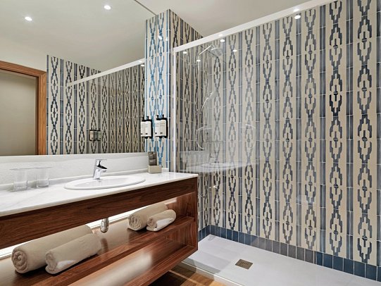 H10 Salauris Palace - Badbeispiel Doppelzimmer (Zimmercodierungen DB1 & D1P)