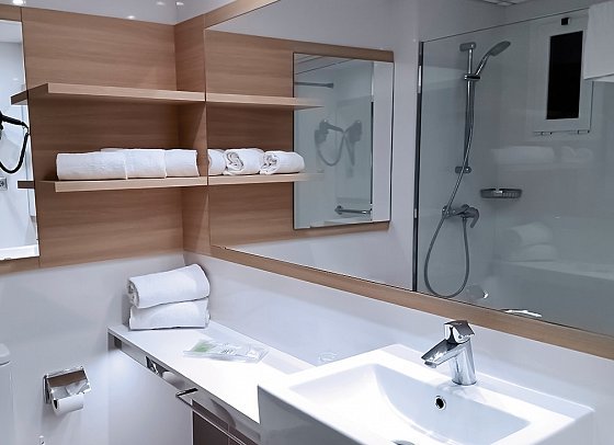 Hotel Augustus - Badbeispiel Doppelzimmer Standard (Zimmercodierungen DG3 & DGP)
