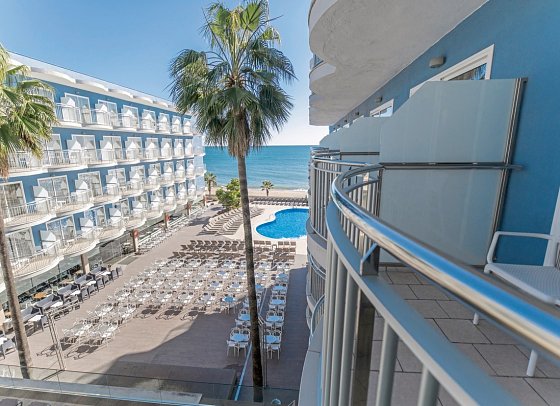 Hotel Augustus - Blickbeispiel Doppelzimmer Standard Poolblick (Zimmercodierung DGP)