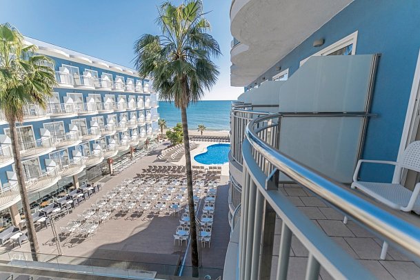 Hotel Augustus - Blickbeispiel Doppelzimmer Standard Poolblick (Zimmercodierung DGP)