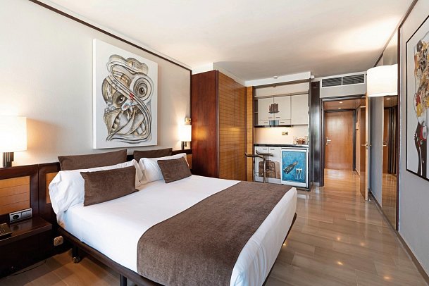 Estela Barcelona - Wohnbeispiel Doppelzimmer Poolblick (Zimmercodierung DBP)