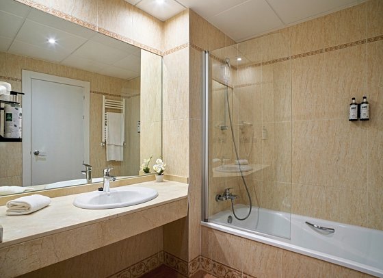 Ponient Pirámide Salou by PortAventura World - Badbeispiel Doppelzimmer (Zimmercodierungen DB1, DB2, D1P & D2P)