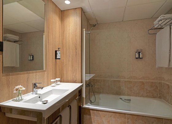 Ponient Dorada Palace by PortAventura World - Badbeispiel Doppelzimmer (Zimmercodierungen DB1, DB2, D1P & D2P)