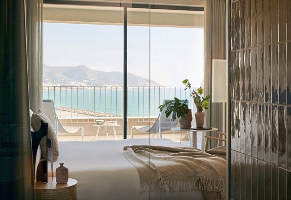 ME Sitges Terramar - Wohnbeispiel Doppelzimmer Superior ME seitlicher Meerblick (Zimmercodierung DSN)