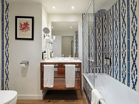 H10 Cambrils Playa - Badbeispiel Doppelzimmer (Zimmercodierung DB1)