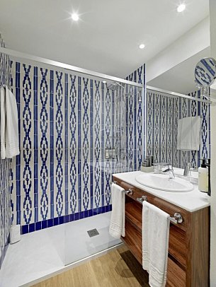 H10 Cambrils Playa - Badbeispiel Doppelzimmer (Zimmercodierungen DB1 & D1P)