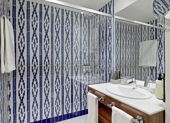 H10 Cambrils Playa - Badbeispiel Doppelzimmer (Zimmercodierungen DB1 & D1P)