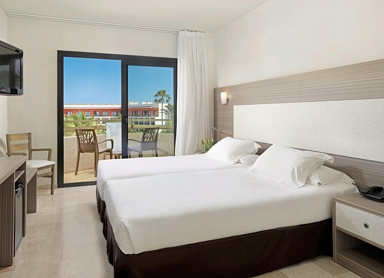 H10 Cambrils Playa - Wohnbeispiel Doppelzimmer Poolblick (Zimmercodierung D1P)