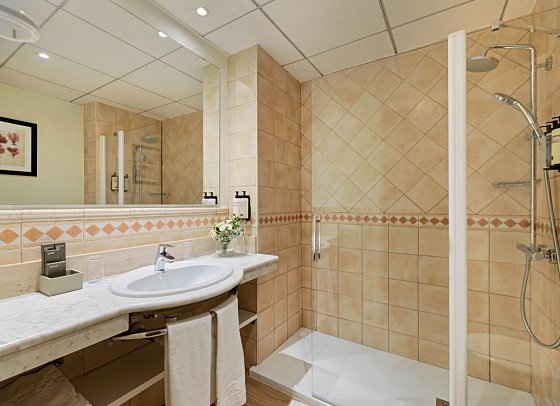 H10 Salou Princess - Badbeispiel Doppelzimmer (Zimmercodierungen DB1 & D1P)