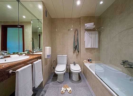 Estival Park Silmar - Badbeispiel Doppelzimmer Standard (Zimmercodierung DG1)