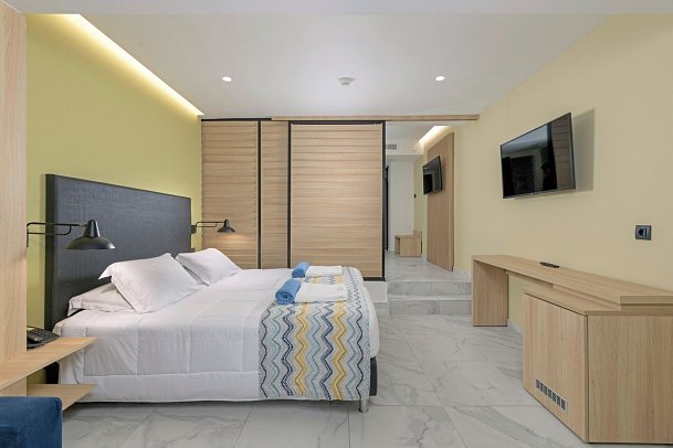 Avra Beach Resort - Wohnbeispiel Familienzimmer Superior Gartenblick (Zimmercodierung FSG)