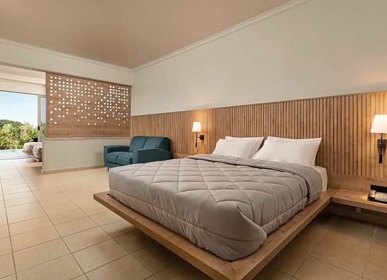 Kresten Palace Hotel - Wohnbeispiel Familienzimmer Deluxe Swim Up (Zimmercodierung FDQ)