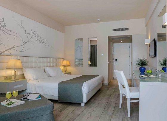 Princess Andriana Resort & Spa - Wohnbeispiel Doppelzimmer Deluxe seitl. Meerblick (Zimmercodierung DDN)