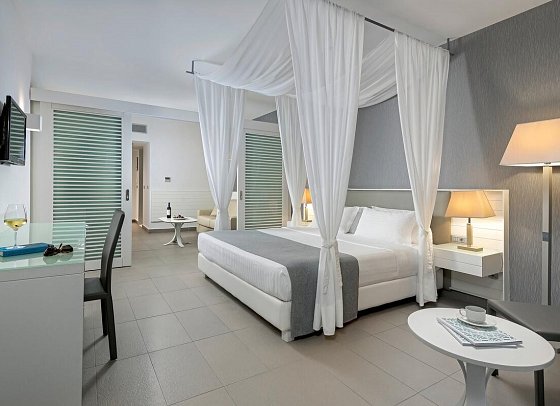 Princess Andriana Resort & Spa - Wohnbeispiel Juniorsuite Meerblick Gemeinschaftspool (Zimmercodierung J2M)