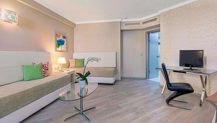 Atrium Platinum - Wohnbeispiel Superior Familien Suite Meerblick (Zimmercodierung WIM)