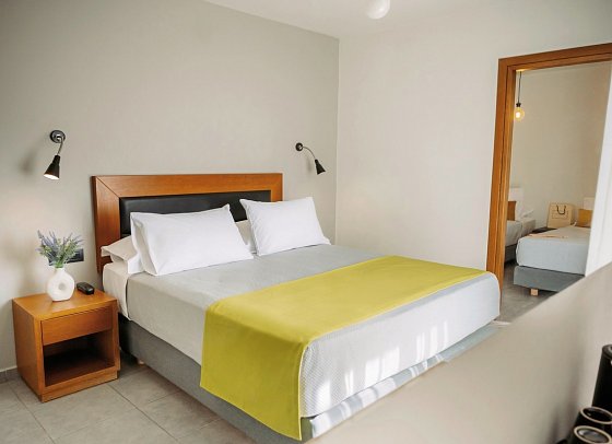 Amphitryon City Hotel - Wohnbeispiel Familienzimmer Landblick (Zimmercodierung FBL)