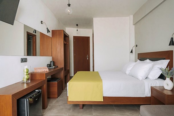 Amphitryon City Hotel - Wohnbeispiel Dreibettzimmer Landblick (Zimmercodierung TBL)