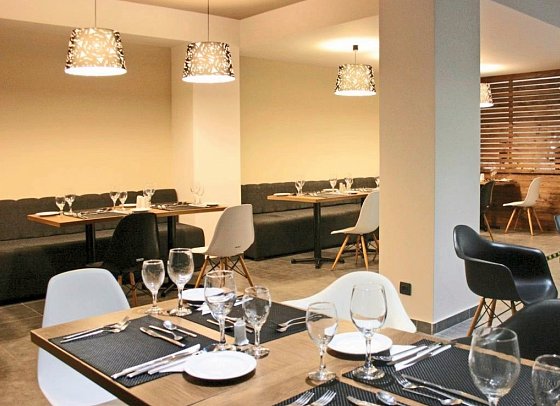 Amphitryon City Hotel