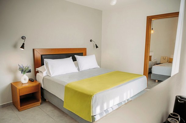 Amphitryon City Hotel - Wohnbeispiel Familienzimmer Landblick (Zimmercodierung FBL)