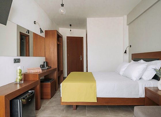 Amphitryon City Hotel - Wohnbeispiel Dreibettzimmer Landblick (Zimmercodierung TBL)