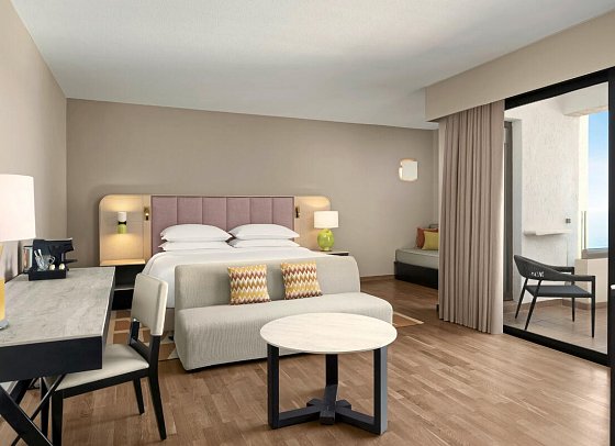 Sheraton Rhodes Resort - Wohnbeispiel Juniorsuite Meerblick (Zimmercodierung J1M)