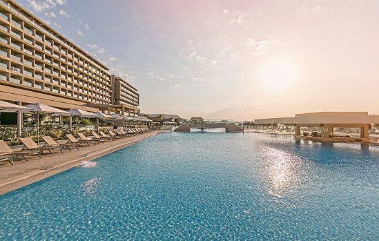 Amada Colossos Resort