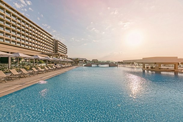 Amada Colossos Resort