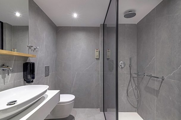 Sun Beach Resort - Badbeispiel Doppelzimmer Deluxe seitl. Meerblick (Zimmercodierung DDN)