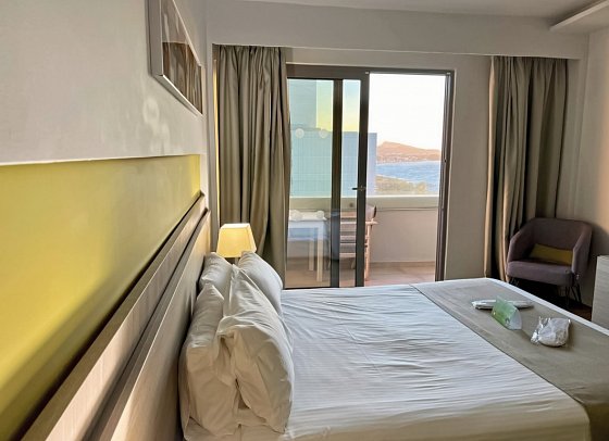 Akti Imperial Deluxe Resort & Spa Dolce by Wyndham - Wohnbeispiel Doppelzimmer seitl. Meerblick (Zimmercodierung DBN)