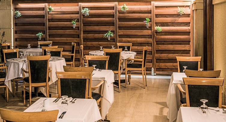 Canvas by Mitsis Petit Palais