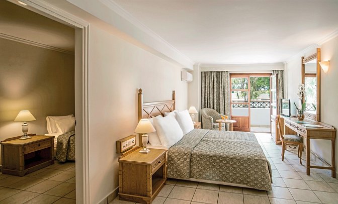 Canvas by Mitsis Petit Palais