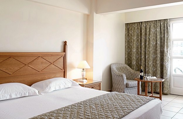 Canvas by Mitsis Petit Palais