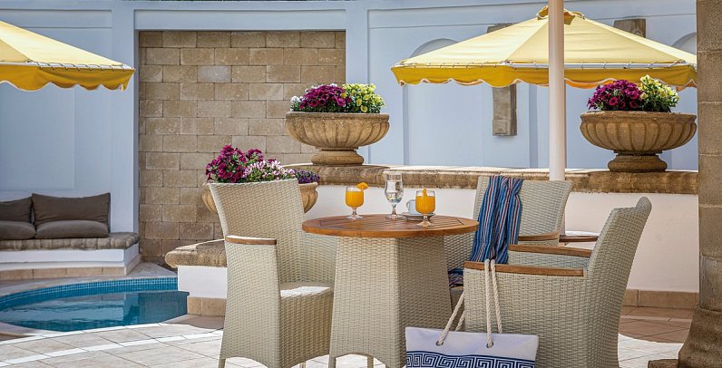 Canvas by Mitsis Petit Palais