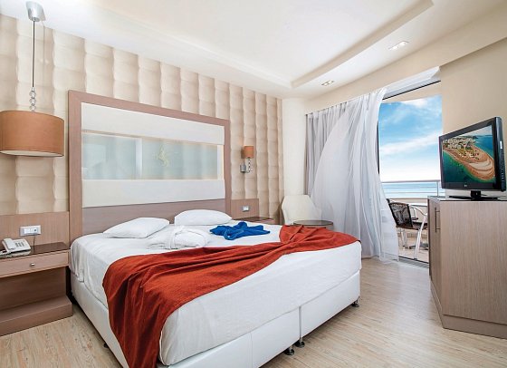 Pegasos Deluxe Beach Hotel - Wohnbeispiel Doppelzimmer Deluxe Meerblick (Zimmercodierung DD1)