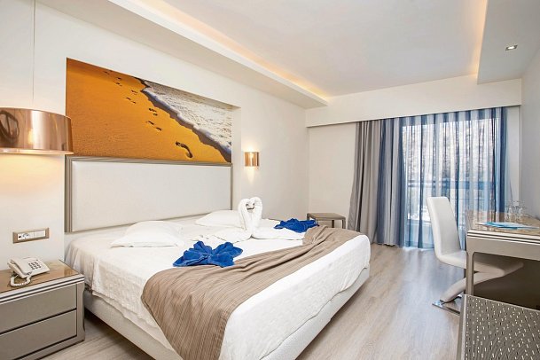 Pegasos Deluxe Beach Hotel - Wohnbeispiel Familienzimmer Superior (Zimmercodierung FS1)