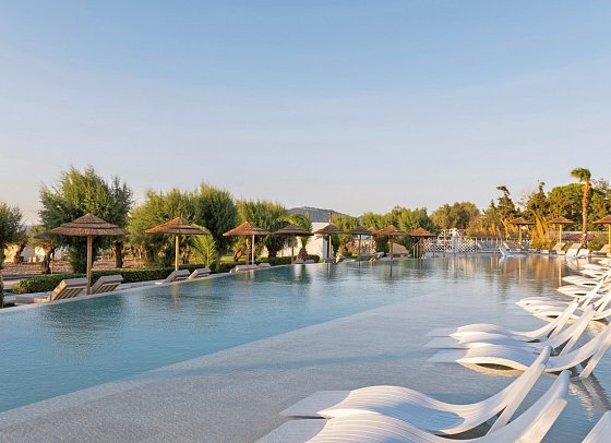 Pegasos Deluxe Beach Hotel