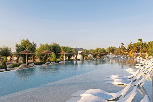 Pegasos Deluxe Beach Hotel