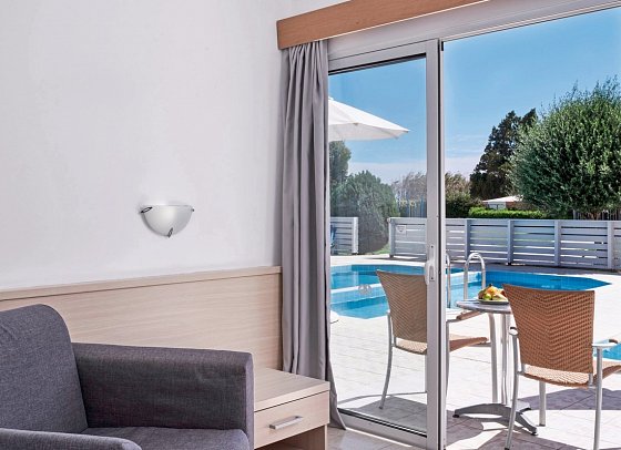 Blue Bay Beach Resort - Wohnbeispiel Familienzimmer Swim-Up (Zimmercodierung FBQ)