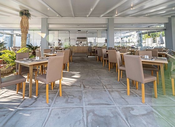 Pefkos Breeze Family Resort & Spa