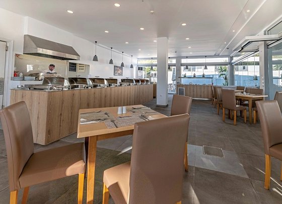Pefkos Breeze Family Resort & Spa