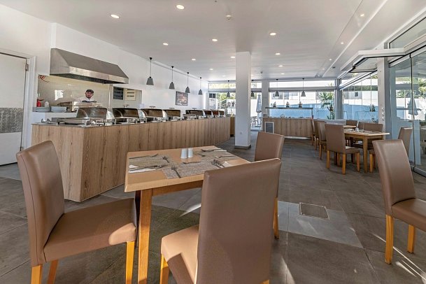 Pefkos Breeze Family Resort & Spa