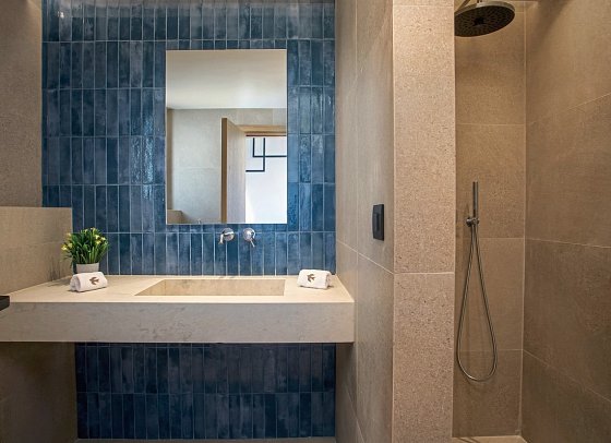 Este Elegant Suites & Villas - Wohnbeispiel Badezimmer (Zimmercodierungen J1R, DDR, VBR & WTR)