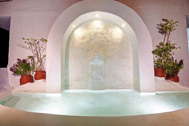 Tinas Plus Hotel