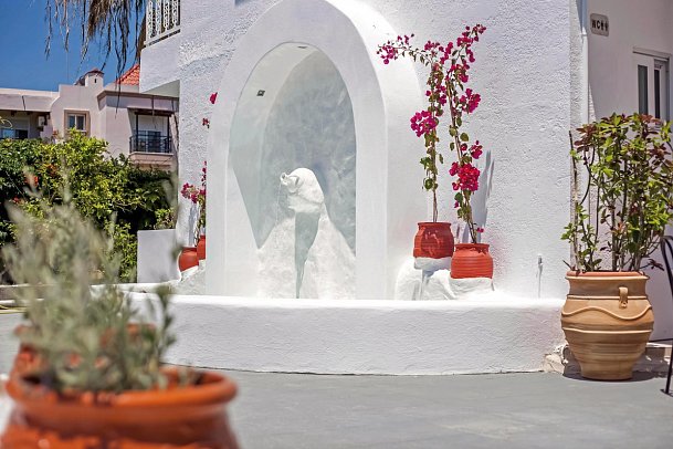 Tinas Plus Hotel